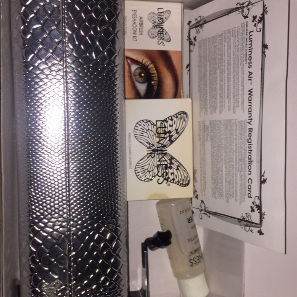 Luminess air:A used white luminess air!!